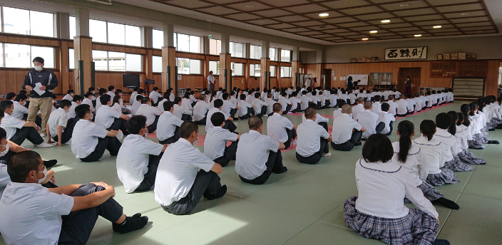 ２年生　学年集会の様子